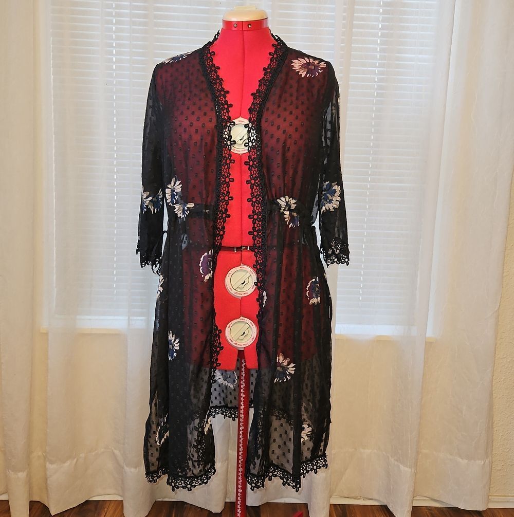 Time and Tru Black Sheer Floral Lace Kimono Robe